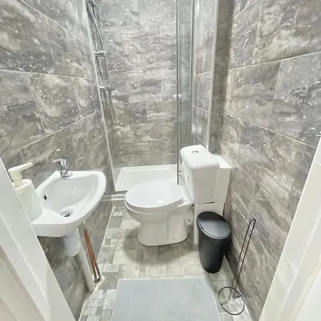 Retro 3 Bed, 2 En-suite Haven * Birmingham