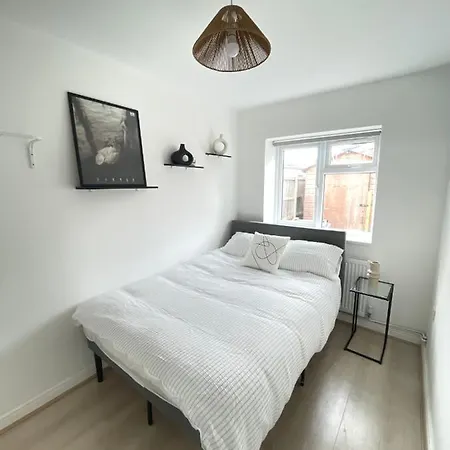 Retro 3 Bed, 2 En-suite Haven * Birmingham