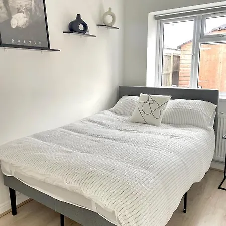 Retro 3 Bed, 2 En-suite Haven Apartman