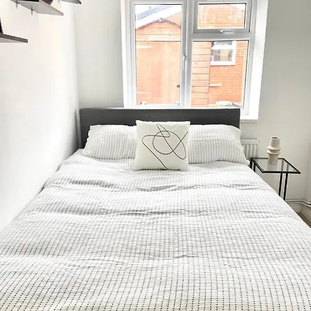 Apartman Retro 3 Bed, 2 En-suite Haven *