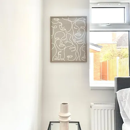 Retro 3 Bed, 2 En-suite Haven Apartman *