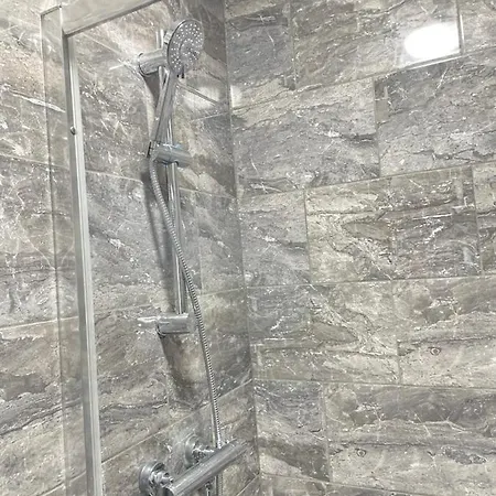 Retro 3 Bed, 2 En-suite Haven Apartman *